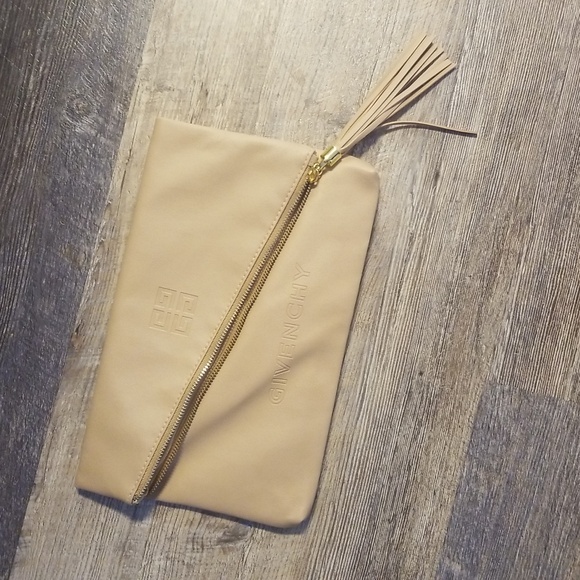 GIVENCHY Crossbody Tan New NWT Tassel Monogram Adjustable Strap Magnet/Zipper - Picture 10 of 17